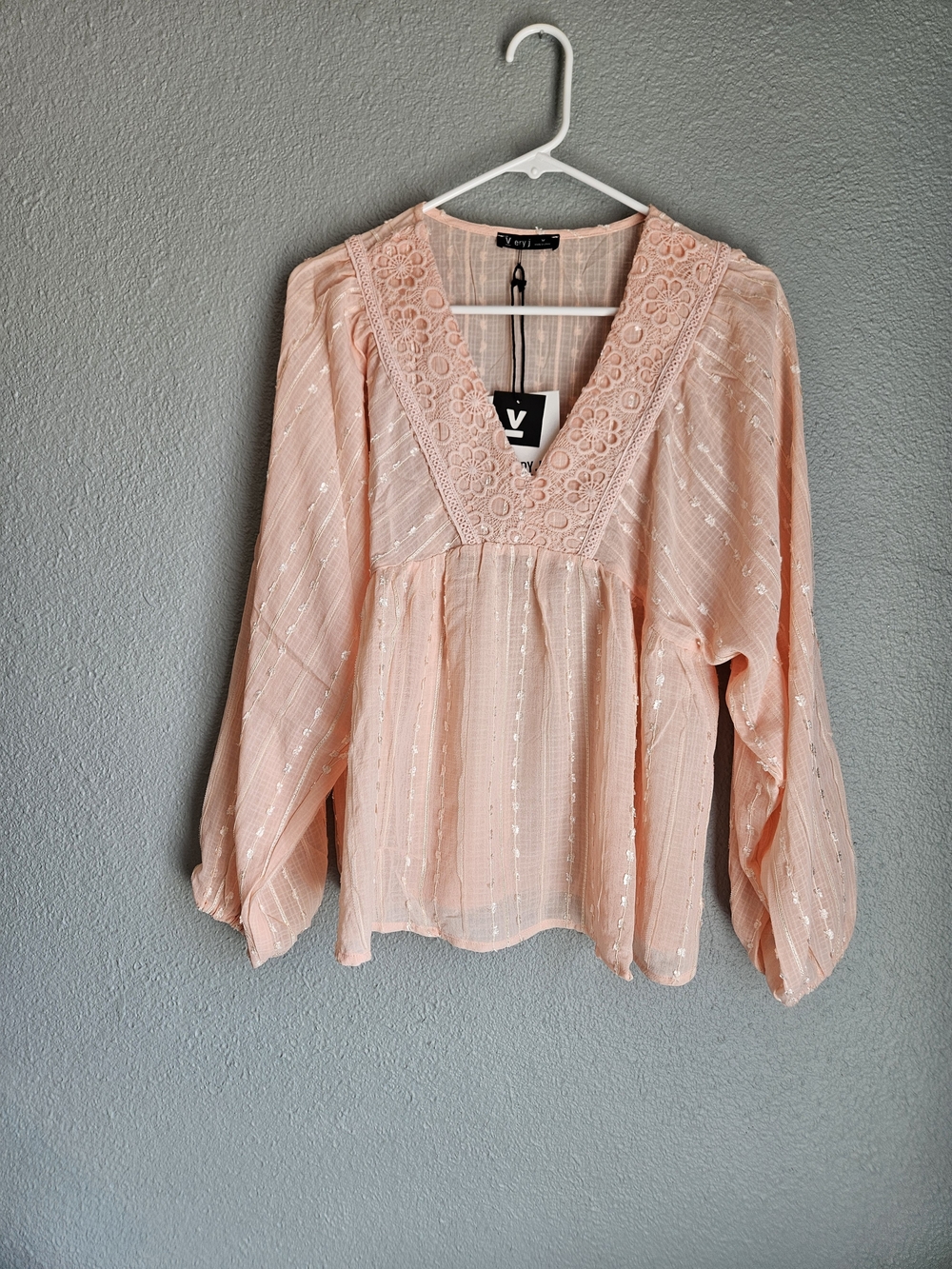Very J Peach Pink Embroidered Lace Trim Boho Balloon Sleeve Blouse NWT M